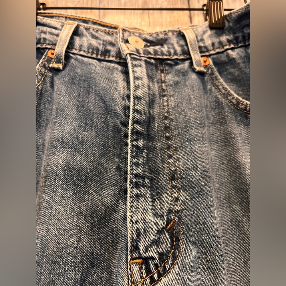 Levi’s Classic Blue Denim Jeans - Picture 3 of 8